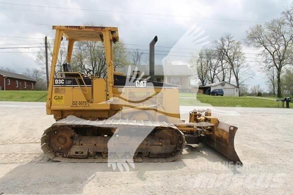 CAT D3C III بلدوزرات مجنزرة