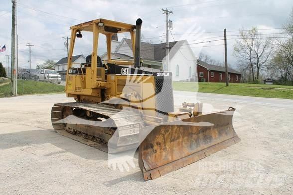CAT D3C III بلدوزرات مجنزرة