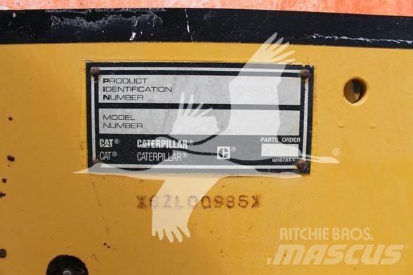 CAT D5C LGP بلدوزرات مجنزرة