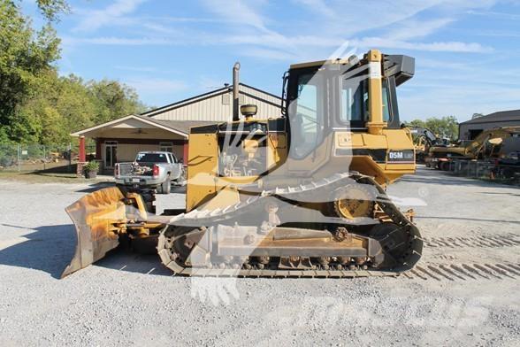 CAT D5M LGP بلدوزرات مجنزرة