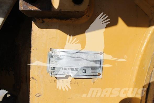 CAT D5M LGP بلدوزرات مجنزرة