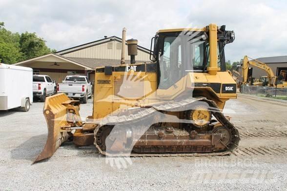 CAT D5M XL بلدوزرات مجنزرة