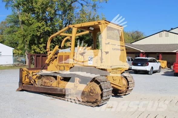 CAT D6D بلدوزرات مجنزرة
