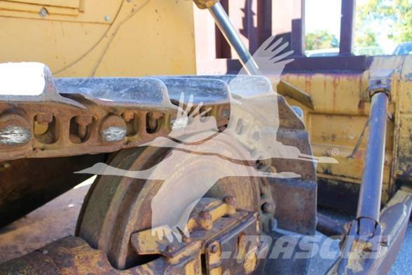 CAT D6D بلدوزرات مجنزرة