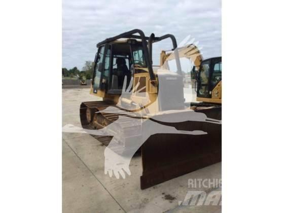 CAT D6K LGP بلدوزرات مجنزرة
