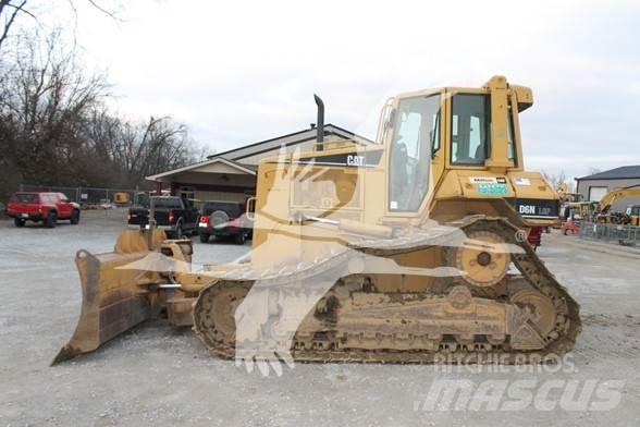 CAT D6N LGP بلدوزرات مجنزرة