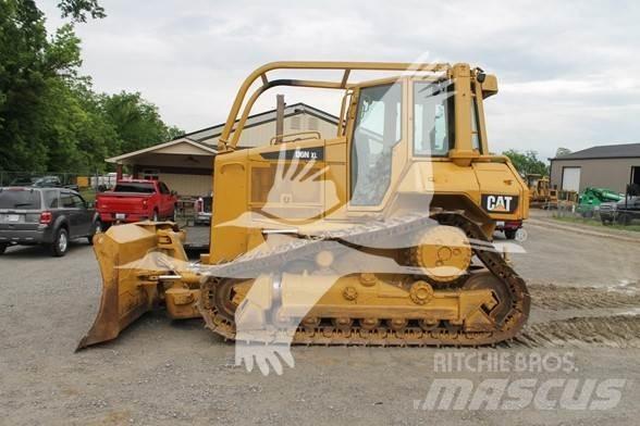 CAT D6N XL بلدوزرات مجنزرة