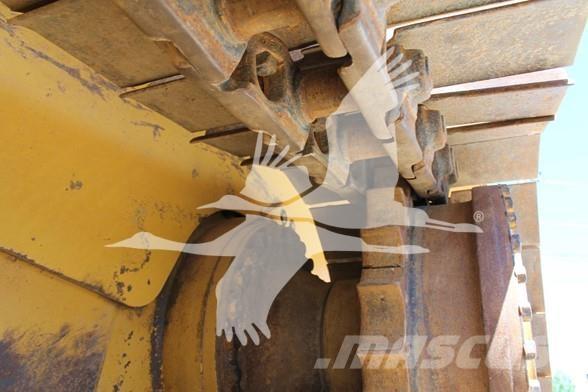 CAT D6R XW II بلدوزرات مجنزرة