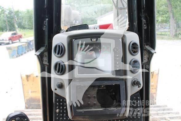 CAT D6T LGP بلدوزرات مجنزرة