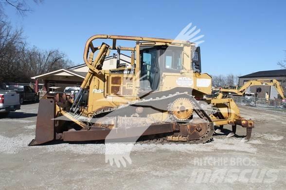 CAT D6T XL بلدوزرات مجنزرة