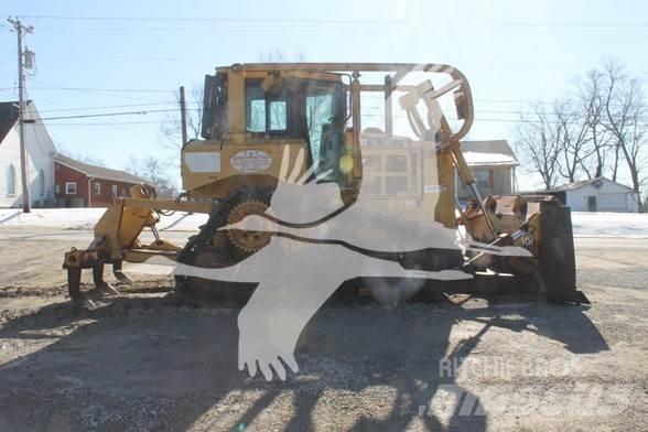 CAT D6T XL بلدوزرات مجنزرة
