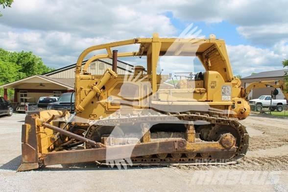 CAT D7F بلدوزرات مجنزرة