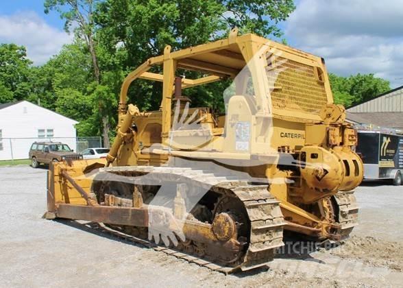 CAT D7F بلدوزرات مجنزرة