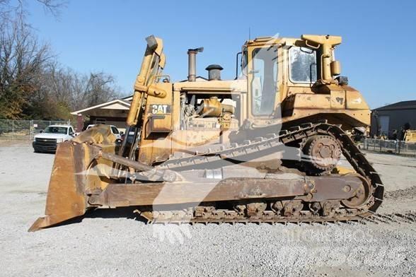 CAT D8N بلدوزرات مجنزرة