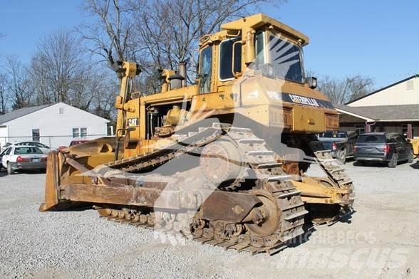 CAT D8N بلدوزرات مجنزرة