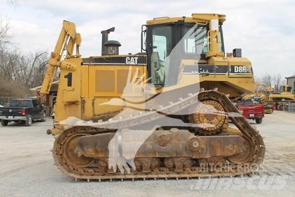 CAT D8R بلدوزرات مجنزرة