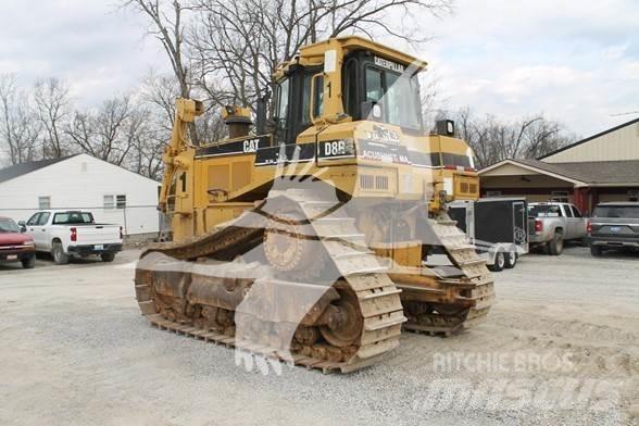 CAT D8R بلدوزرات مجنزرة