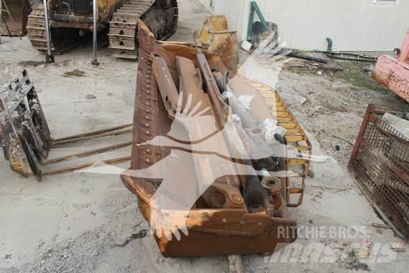 CAT D8R بلدوزرات مجنزرة