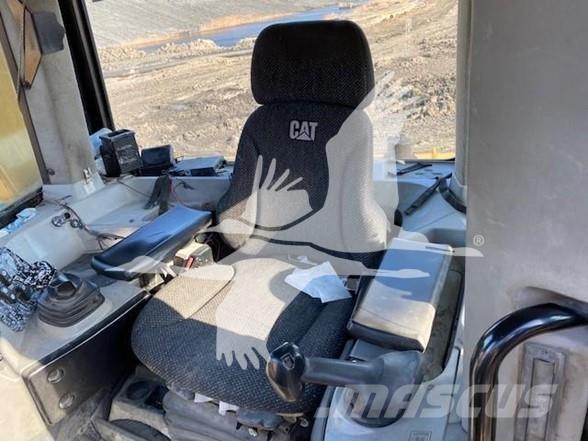 CAT D9T بلدوزرات مجنزرة