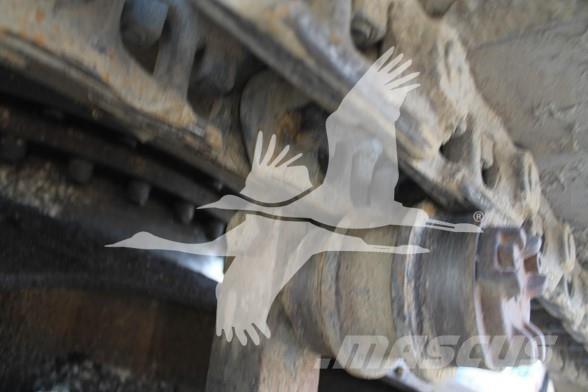 CAT E110B حفارات زحافة