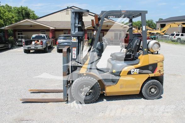 CAT GP25N شاحنات الديزل