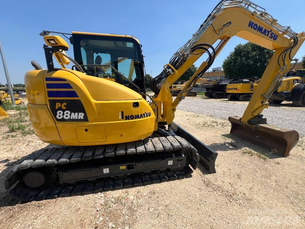 Komatsu PC 88 MR-10 حفارات زحافة