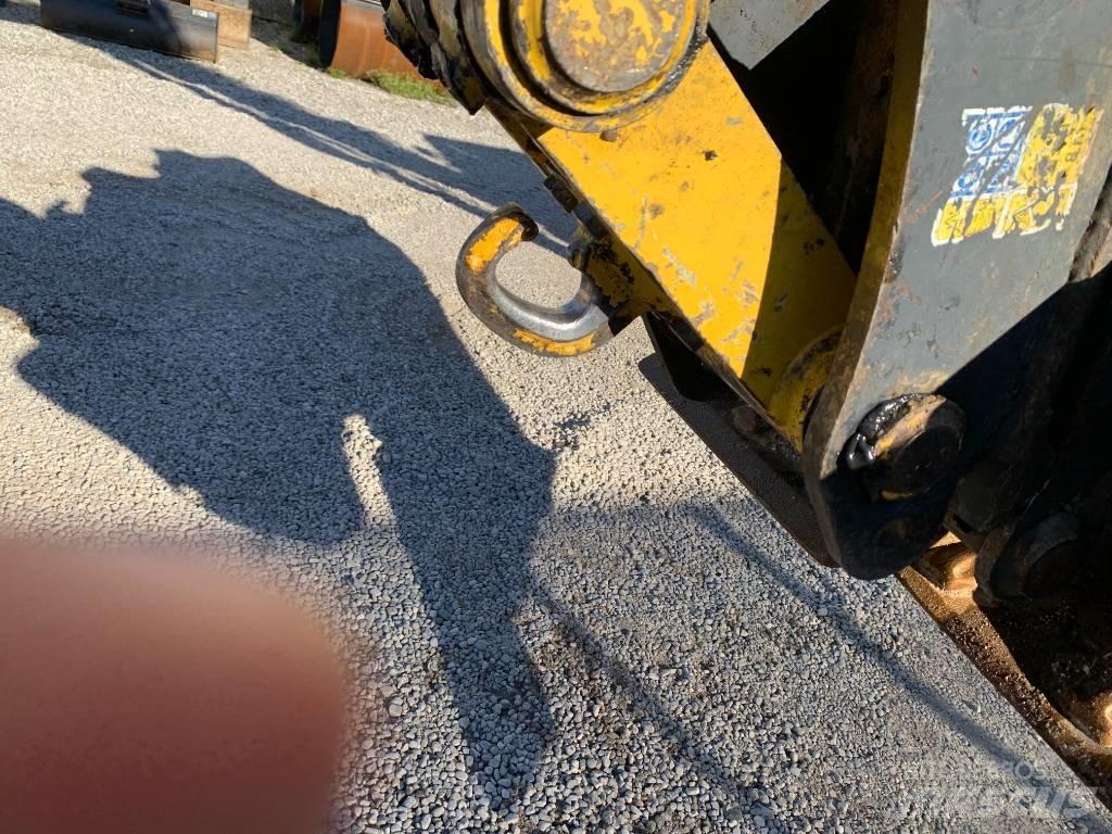 Komatsu PC 88 MR-10 حفارات زحافة