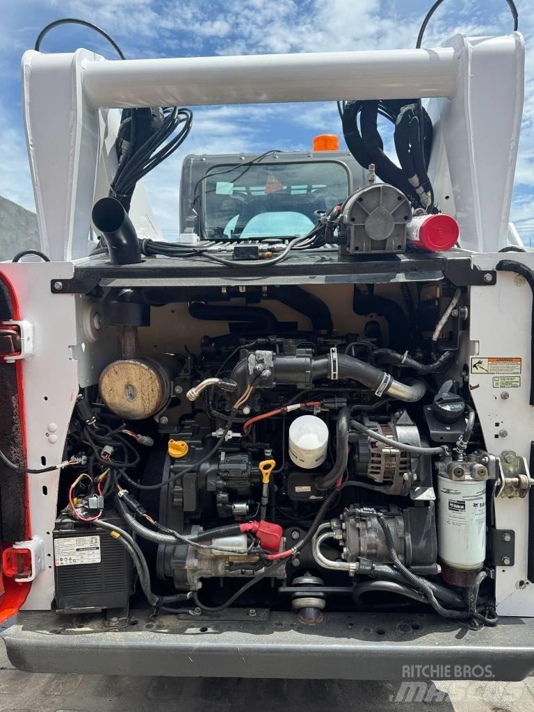 Bobcat T 740 لوادر انزلاقية التوجيه