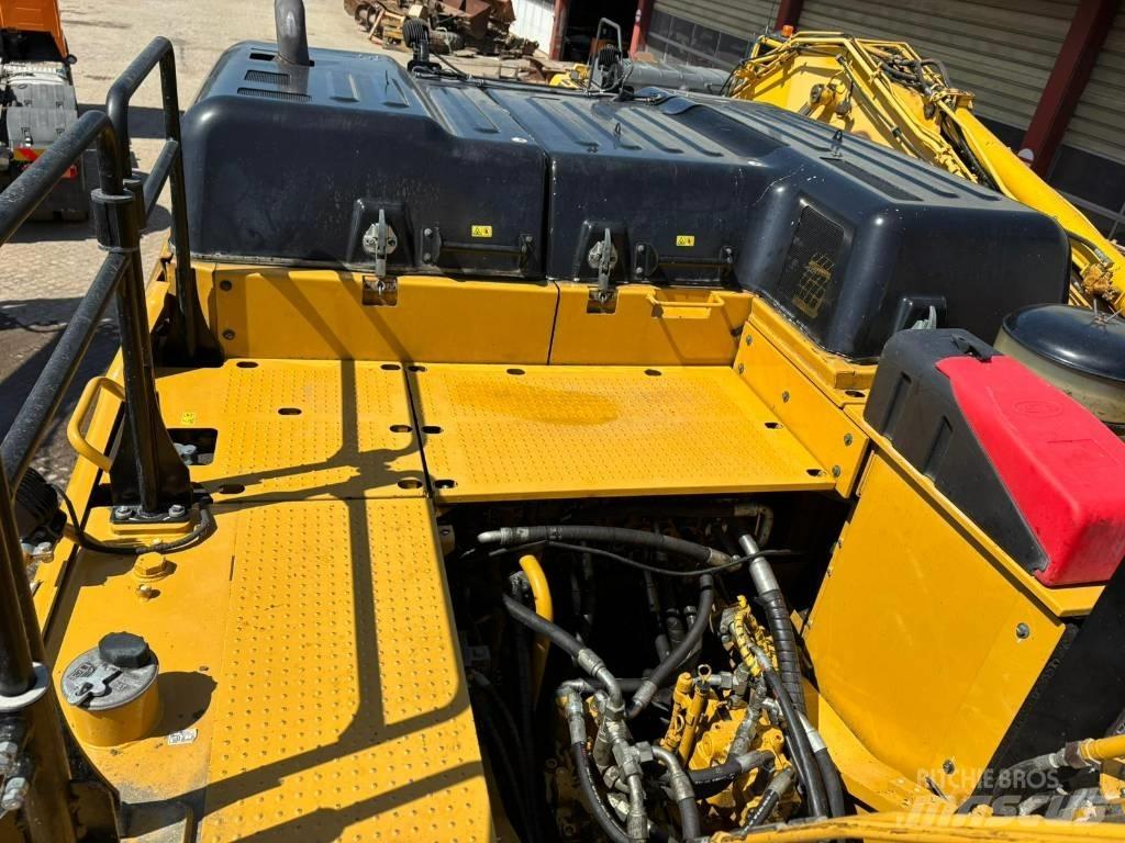 CAT 352 F حفارات زحافة
