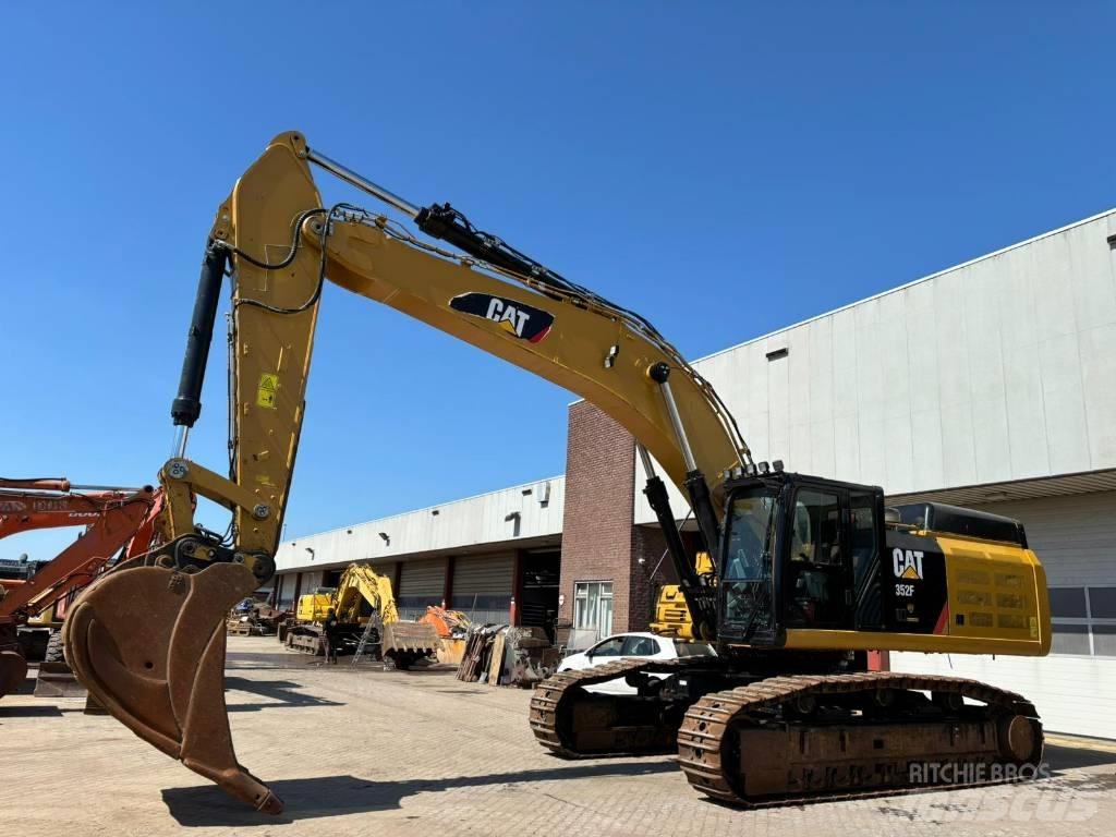CAT 352 F حفارات زحافة