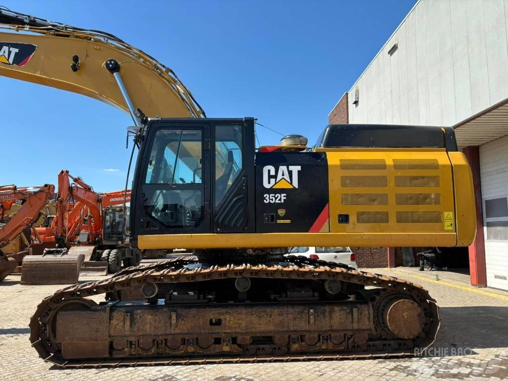 CAT 352 F حفارات زحافة