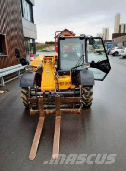 JCB 525-60 مناولات متداخلة