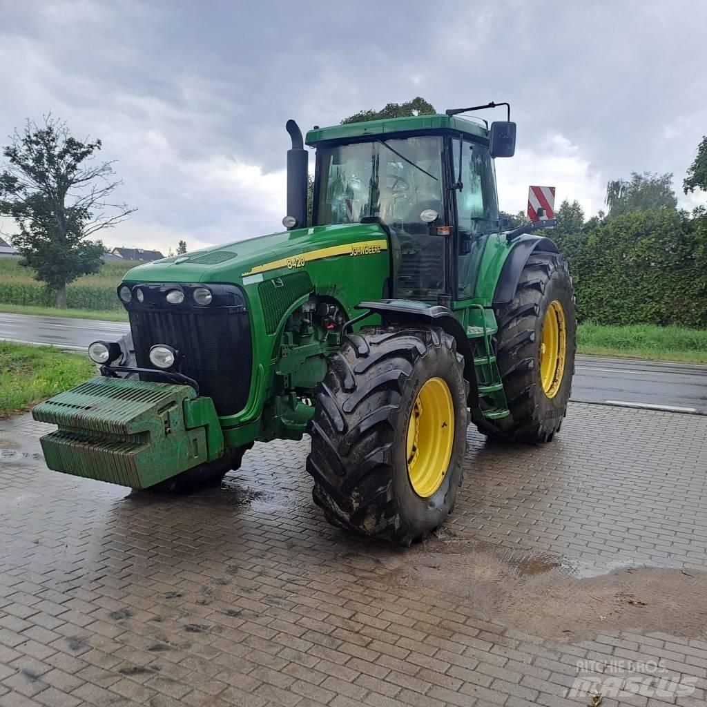 John Deere 8420 الجرارات