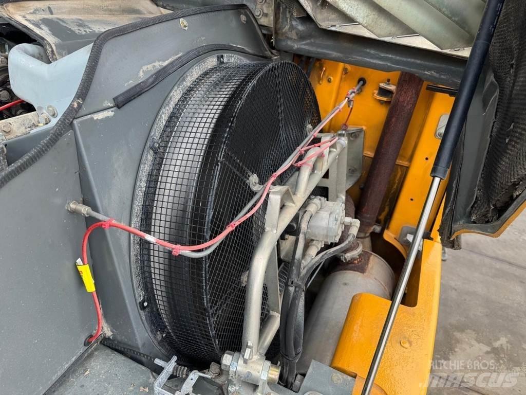 Liebherr A 316 مناولات المخلفات / مناولات صناعية