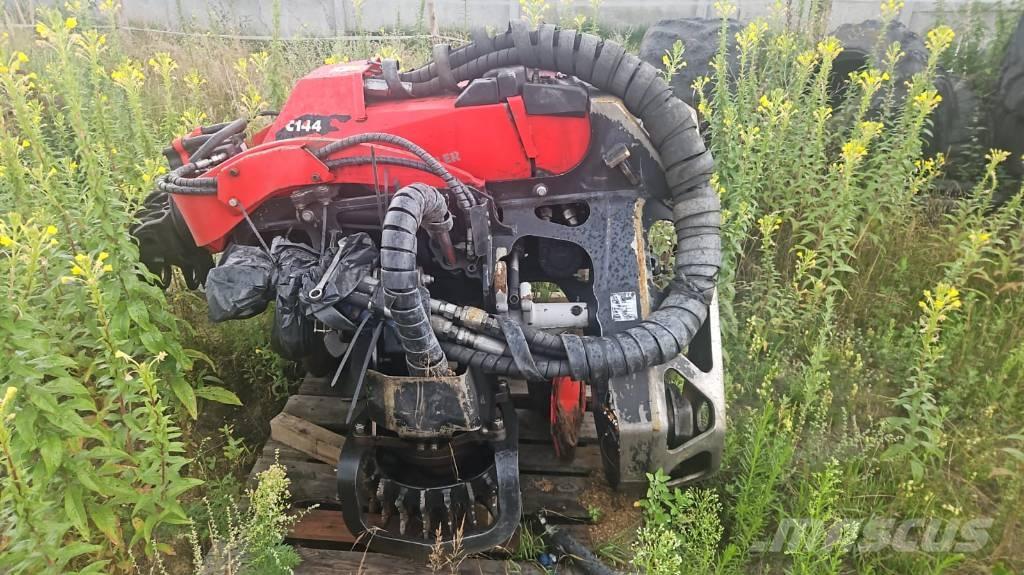 Komatsu C 144 حصادات