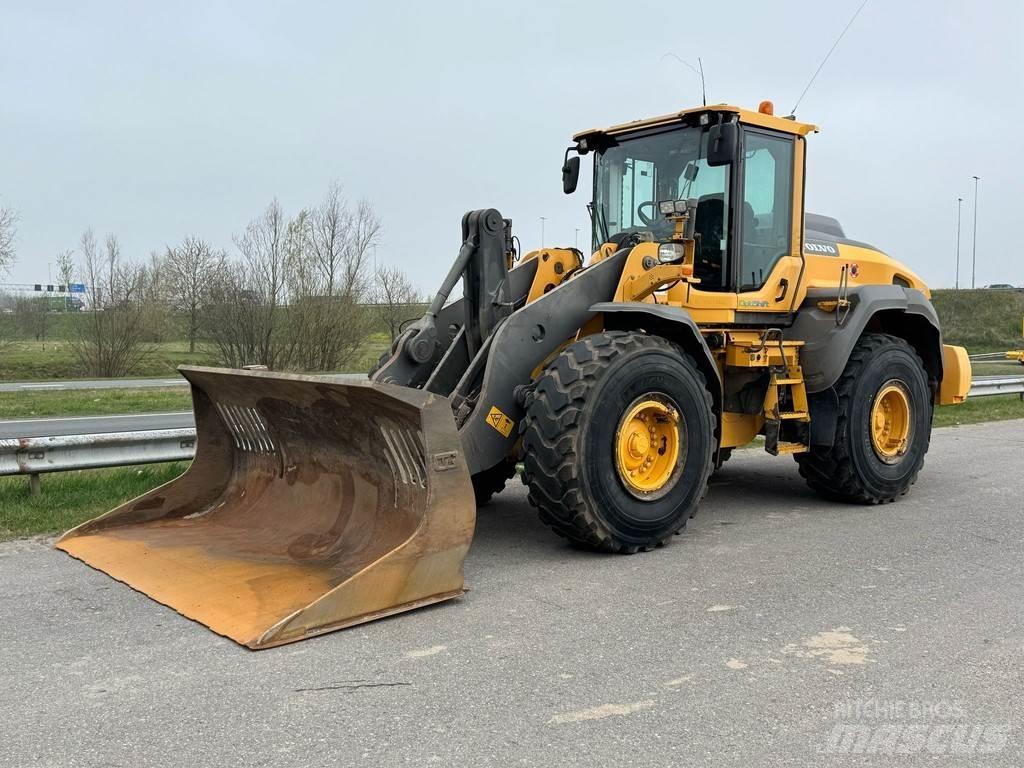 Volvo L110H لوادر بعجل