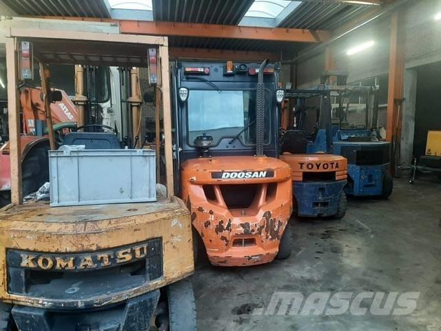 Doosan D 35 C-7 شاحنات الديزل