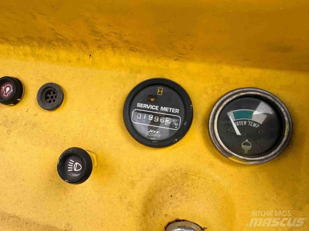 Komatsu D 21 P-5 بلدوزرات مجنزرة