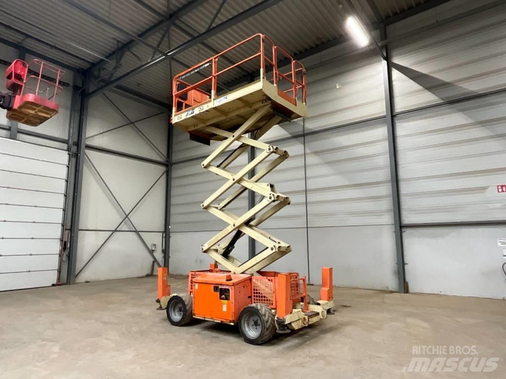 JLG 260 MRT رافعات مقصية الشكل