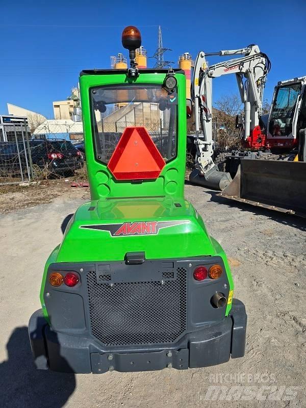 Avant 755 i لوادر انزلاقية التوجيه
