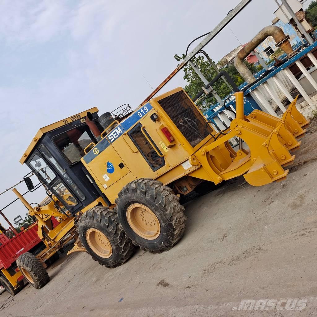 SEM 919 معدات تمهيد الطرق