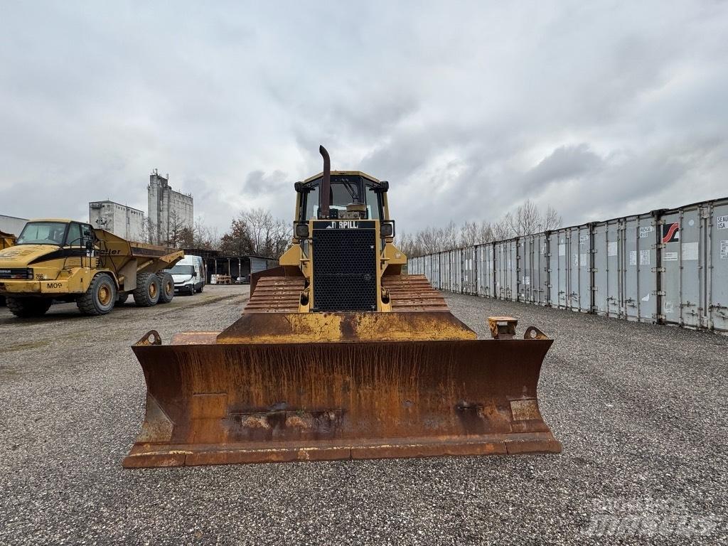 CAT D 5 M LGP بلدوزرات مجنزرة