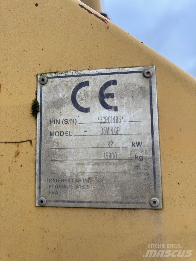 CAT D 5 M LGP بلدوزرات مجنزرة