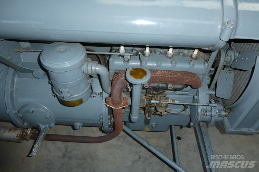 Ferguson type a الجرارات