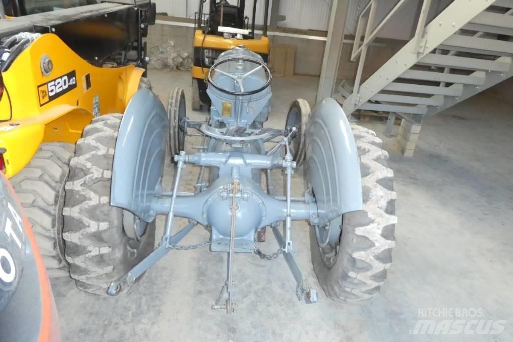 Ferguson type a الجرارات