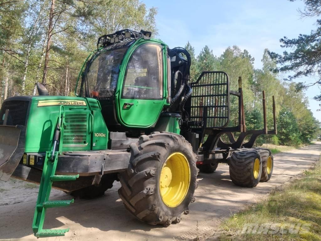 John Deere 1010 E شاحنات