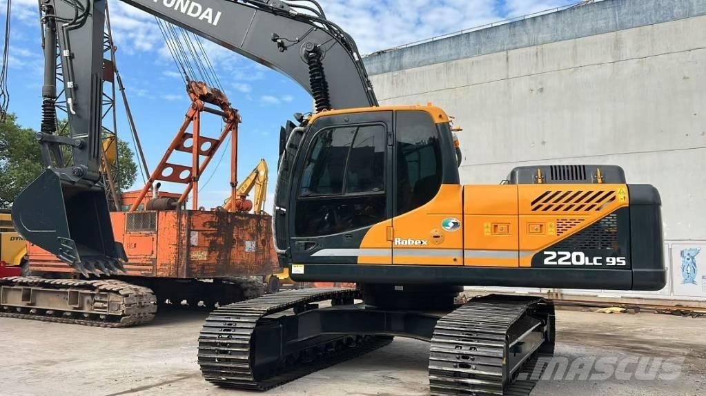 Hyundai R220LC-9S حفارات وسط 7 طن - 12 طن