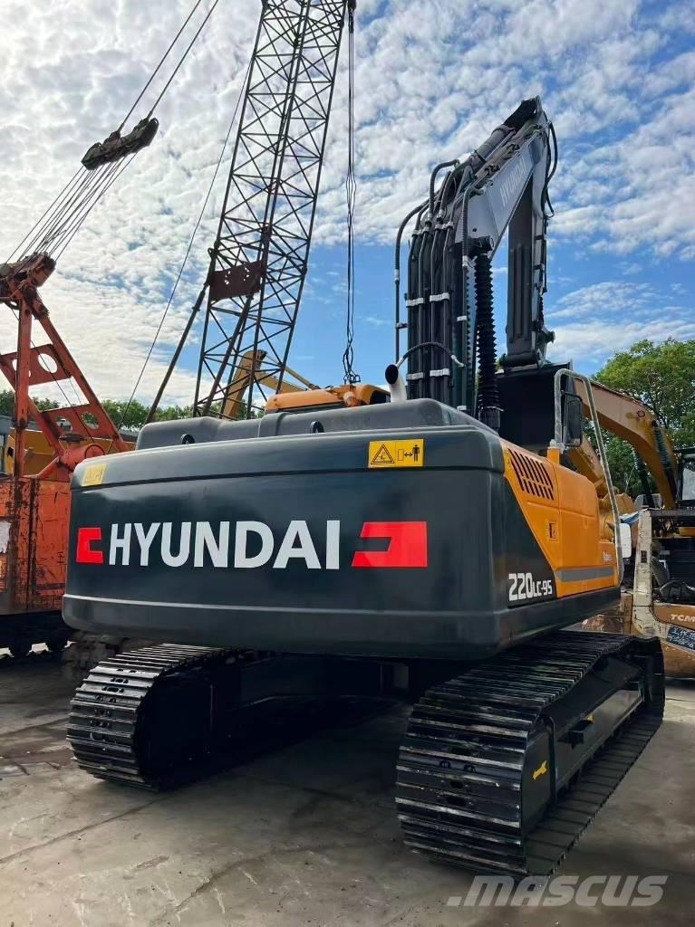 Hyundai R220LC-9S حفارات وسط 7 طن - 12 طن