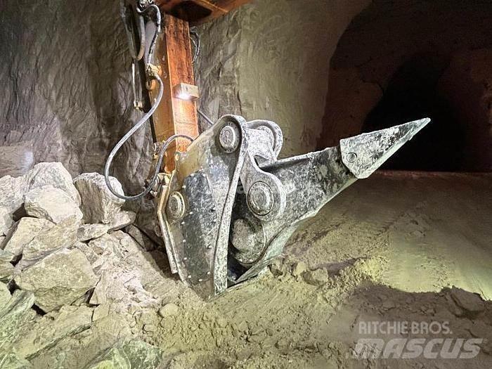 Liebherr R956HD حفارات خاصة