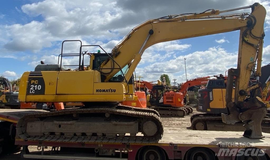 Komatsu PC 210 LC حفارات زحافة